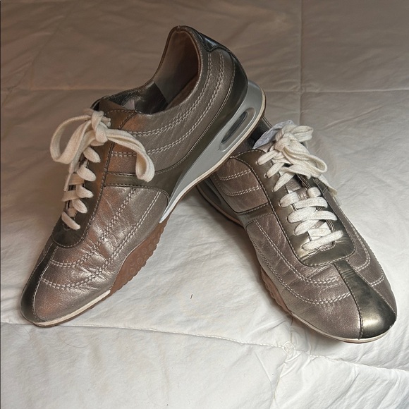 Cole Haan/Nile Air Metallic Gold Women's Shoes with Ivory Laces/Size 7.5B - Picture 2 of 10